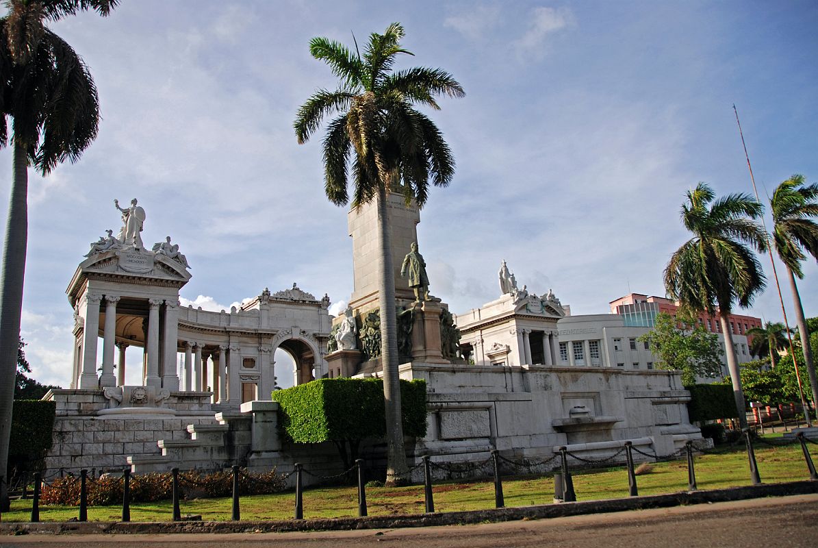 16-Cuba-Havana-Vedado-Monumento-a-Jose-Miguel-Gomez.jpg (1195×800)