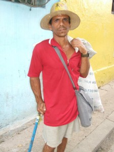 Caballero andante, calle San Nicolás - Foto Jose Hugo Fernandez