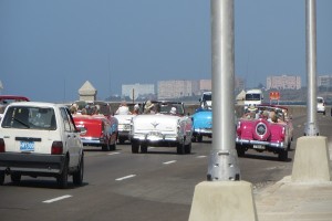 Autos antiguos por el malecón de La Habana_foto del autor