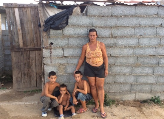 Solange y sus hijos (foto del autor)