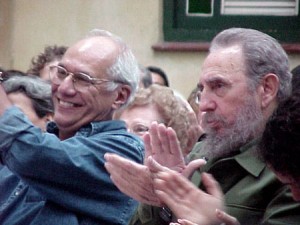 Víctor Casaus y Fidel Castro 