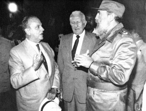 Manuel Fraga en Cuba con Castro