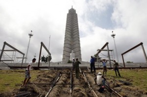 La Plaza de la Revolución cubana, 'levantada' para la visita del Papa