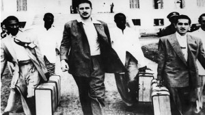 Asaltante del Cuartel Moncada 1953 en Santiago de Cuba saliendo de la cárcel después que el Gobierno de Batista le otorgara la amnistía política.