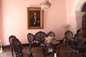 Salón principal, recibidor de la Casa donde nació Carlos Manuel de Céspedes y Quesada. Foto Aleaga Pesant
