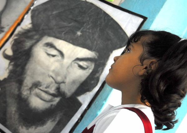 alumna adora al Che