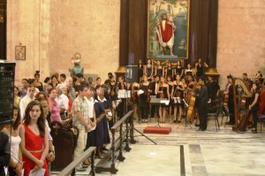 Coro Juvenil de la Escuela Nacional de Arte (ENA), solistas del Teatro Lírico y bisoños instrumentistas, bajo la dirección de Marisol Cao Milán