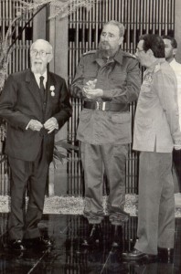 Carlos Rafael, junto a Fidel y Raúl, en ocasión de recibir la Orden José Martí