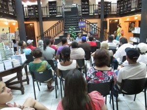 Asistentes al Café Literario Aire de Luz- Foto de VMD