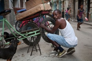 cambiando-una-goma-La-Habana