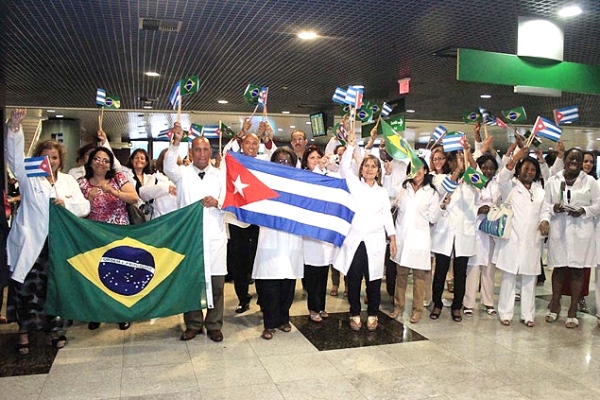 Médicos-cubanos al llegar a Brasil