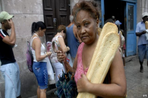 Compra de pan, Cuba_EFE