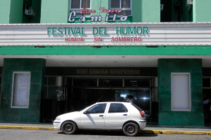 Fachada de sede principal del festival del humor en Santa Clara_foto Yoel Espinosa