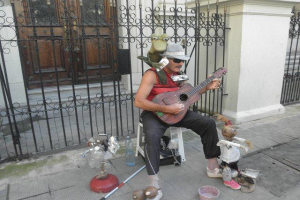 Mendigo-músico callejero - Foto Marcia Cairo