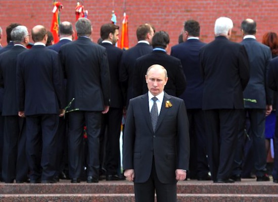 Putin, todos de espaldas