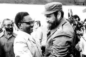 Agostino Neto, presidente de Angola, y Fidel Castro_internet