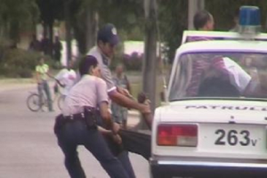 Policía reprime, Cuba_foto tomada de internet