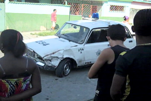 Automóvil de la policía que provocó el accidente_foto de Calixto Ramón M.A.