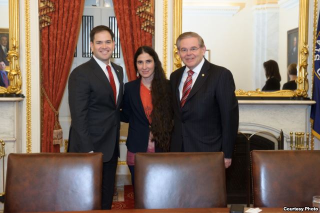 Bob Menendez y Marco Rubio con Yoani Sánchez en Washington