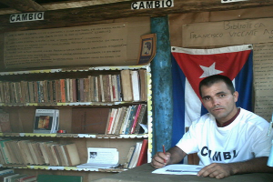 Luis Roberto Arcia Rodríguez, bibliotecario independiente_ foto Hablemos Press