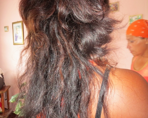 Dayana muestra su cabellera implantada -Foto Cosano Alén