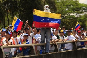 suman-29-muertos-por-protestas-en-venezuela-guardia-nacional-invade-las-calles-de-caracas
