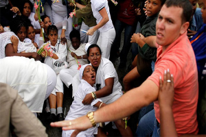 Regularmente, la policía politica cubana arresta al grupo femenino opositor al gobierno que se manifiesta pacíficamente en las calles_Internet