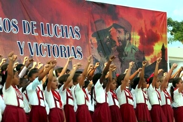 Cuba pioneros educación adoctrinamiento curso escolar