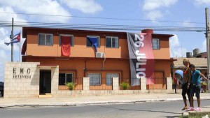 Banderas del "26 de Julio" colgadas en edificios maquillados para la ocasión_foto AIN, tomada de internet