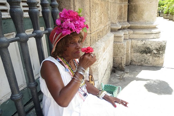 La Habana huele a flor de altar -Foto JHF CubaNet