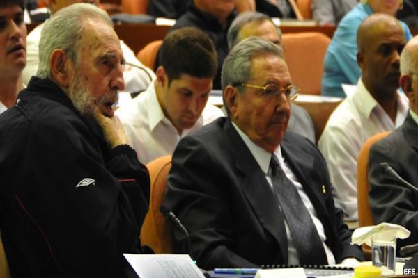 Fidel y Raúl en la Asmablea Nacional 2013