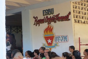 Logotipo de la Escuela identificando la Organización de pioneros José Martí_foto del autor