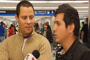 Dúo cubano Buena Fe en aeropuerto de Miami_archivo