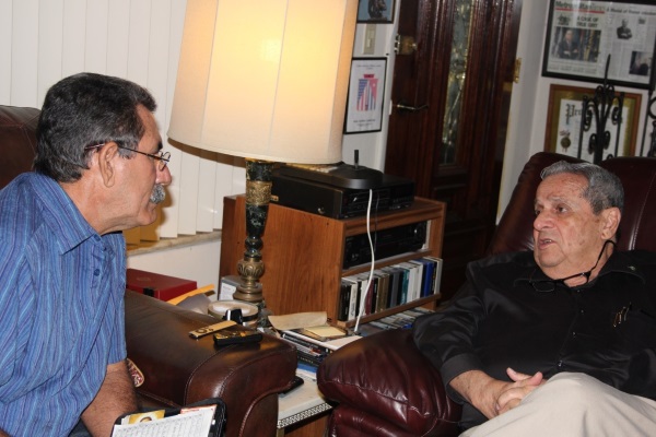 Rodríguez Mendigutia responde al entrevistador Méndez Castelló (Foto de Luis Felipe Rojas Rosabal)