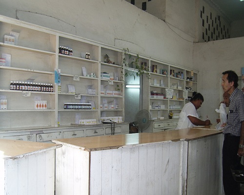 Farmacia cubana (foto de archivo)