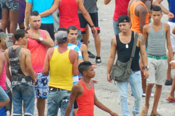Jóvenes cubanos (Archivo)