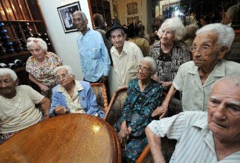 ancianos-cubanos