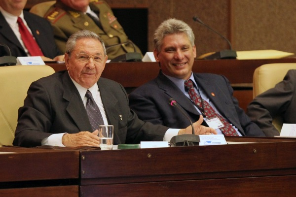 Raúl Castro y Miguel Díaz-Canel