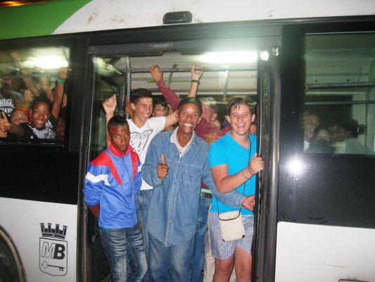 Jóvenes en el bus a las 3:00 am (fotos del autor)