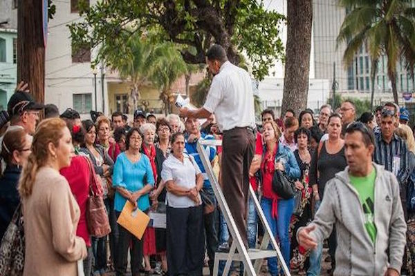 Espera-SecciAn-Intereses-Habana-AFP_CYMIMA20141223_0002_13