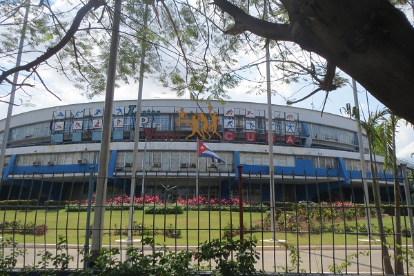 Coliseo de la Ciudad Deportiva en La Habana (foto del autor)