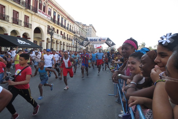 Participantes del Maratón Terry Fox (foto del autor)