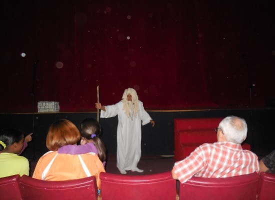 El actor Miguel Moreno en el papel de Matusalén, cuadro “Un hombre muy viejo con unas ganas enormes” (Foto del autor)