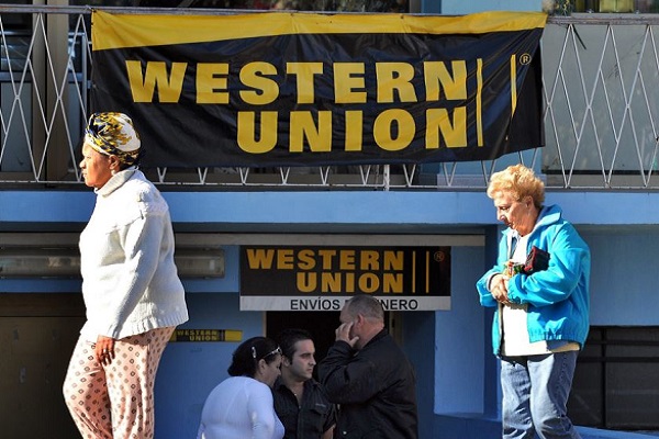 Díaz-Canel Oficina de Western Union en La Habana Cuba