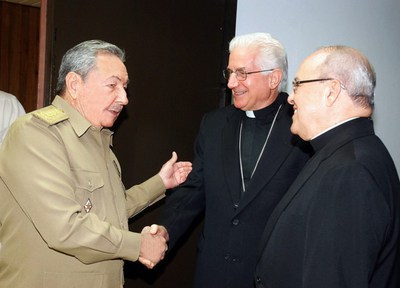 Raúl Castro y el cardenal Jaime Ortega (foto de Internet)