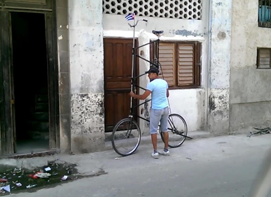 Félix Ramón Guirola y su bicicleta (foto del autor)