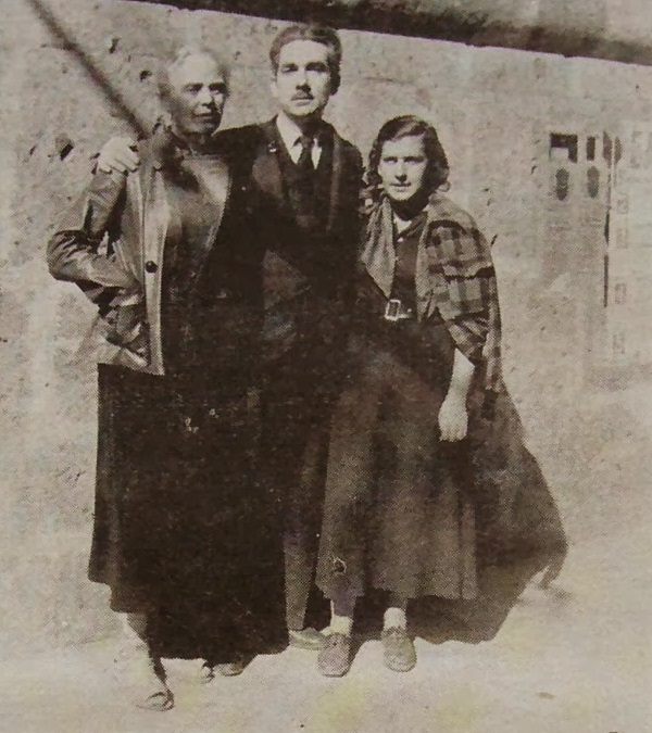 Caridad Mercader (la madre del asesino de Trotsky) y Lena Imbert, junto a Juan Marinello, en México (foto cortesía de la autora)