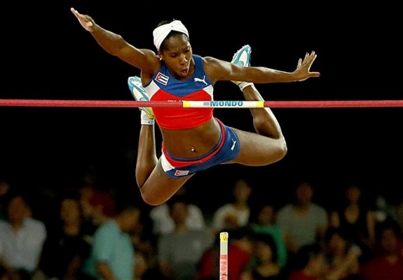 La cubana Yarisley Silva, ganó el oro hoy en Salto a la percha en los Mundiales de Atletismo de Peking 2015 (foto tomada de Internet)