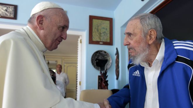 Papa Francisco visita a Fidel Castro en su domicilio (foto tomada de Internet)