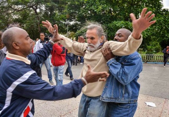 Represión en Cuba (foto tomada de Internet)